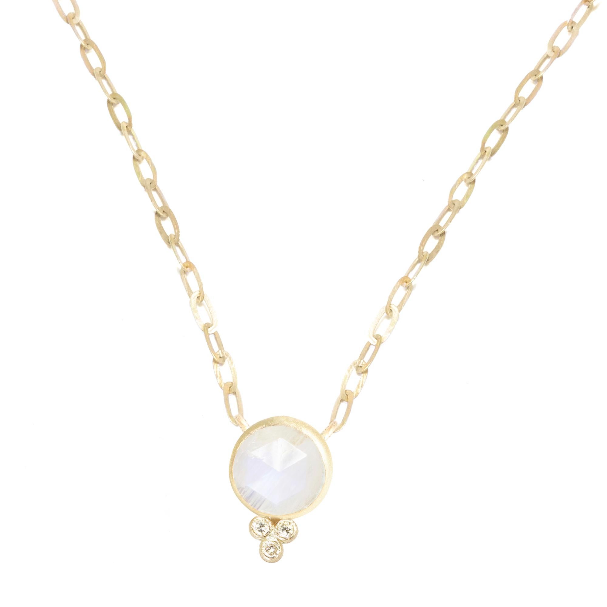 Square dance: Designed with moonstone in a textured gold bezel on a delicate link chain, our diamond-accented Ariana Gold Necklace can be worn on its own o layered with other styles.

Metal: 18K Yellow Gold
Stone carat: 3.5
Diamond carat: