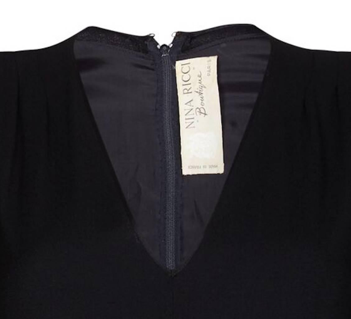 Noir Nina Ricci - Robe de cocktail en laine et soie noire des années 1980 en vente