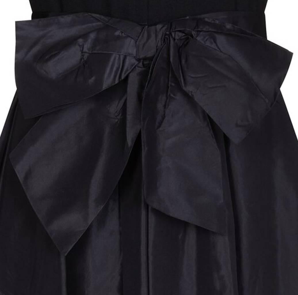 Vestido de cóctel de lana y seda negra de los años 80 de Nina Ricci en Excelente estado para la venta en London, GB