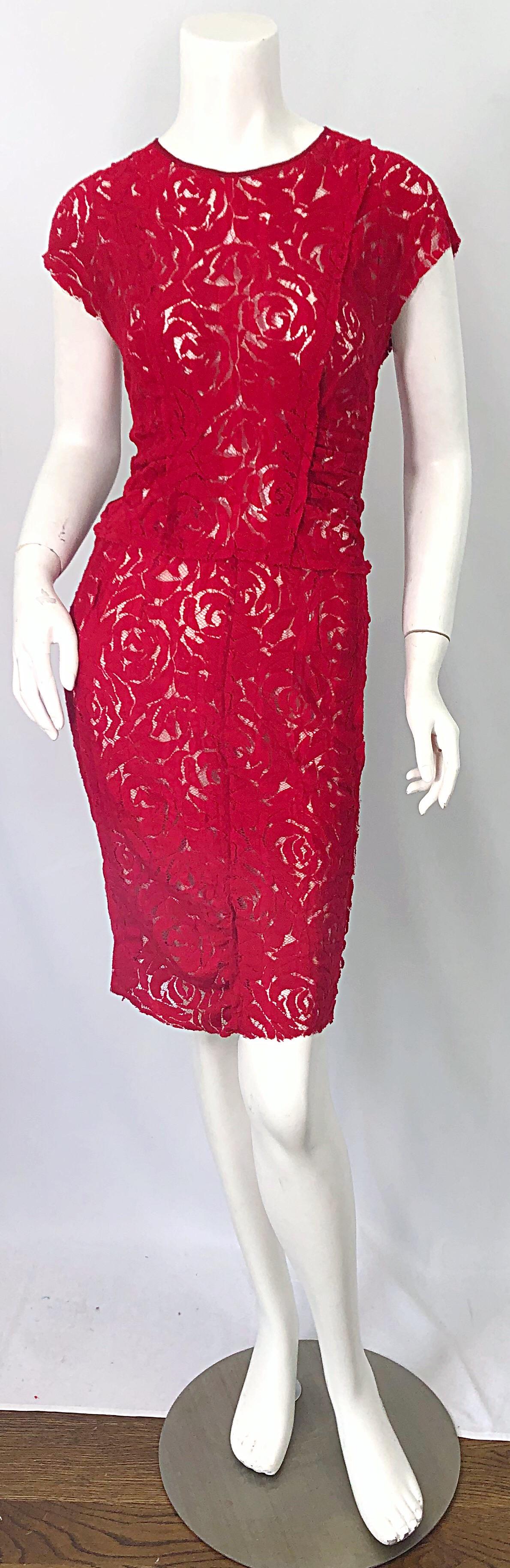 Nina Ricci 2000s Lipstick Red Lace Size 42 ( 8 ) Short Sleeve Vintage Dress For Sale 4