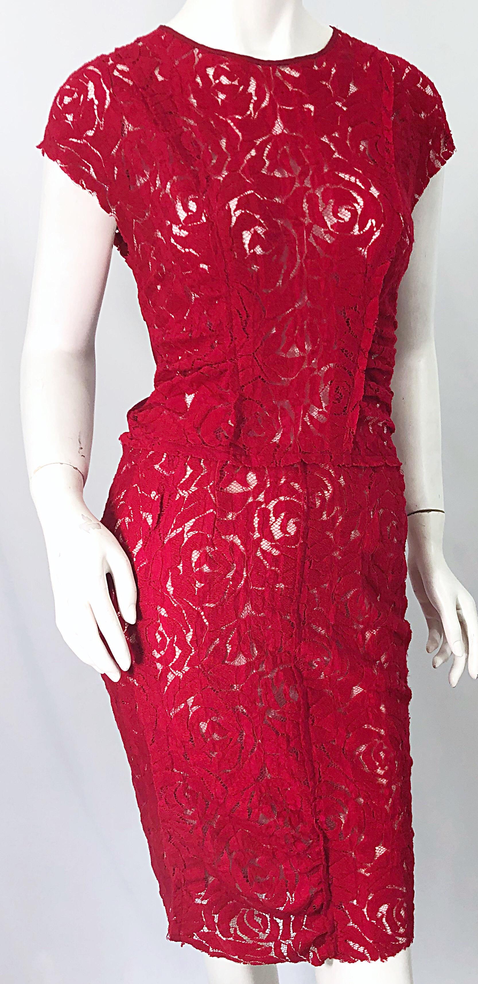 Nina Ricci 2000s Lipstick Red Lace Size 42 ( 8 ) Short Sleeve Vintage Dress In Excellent Condition For Sale In San Diego, CA