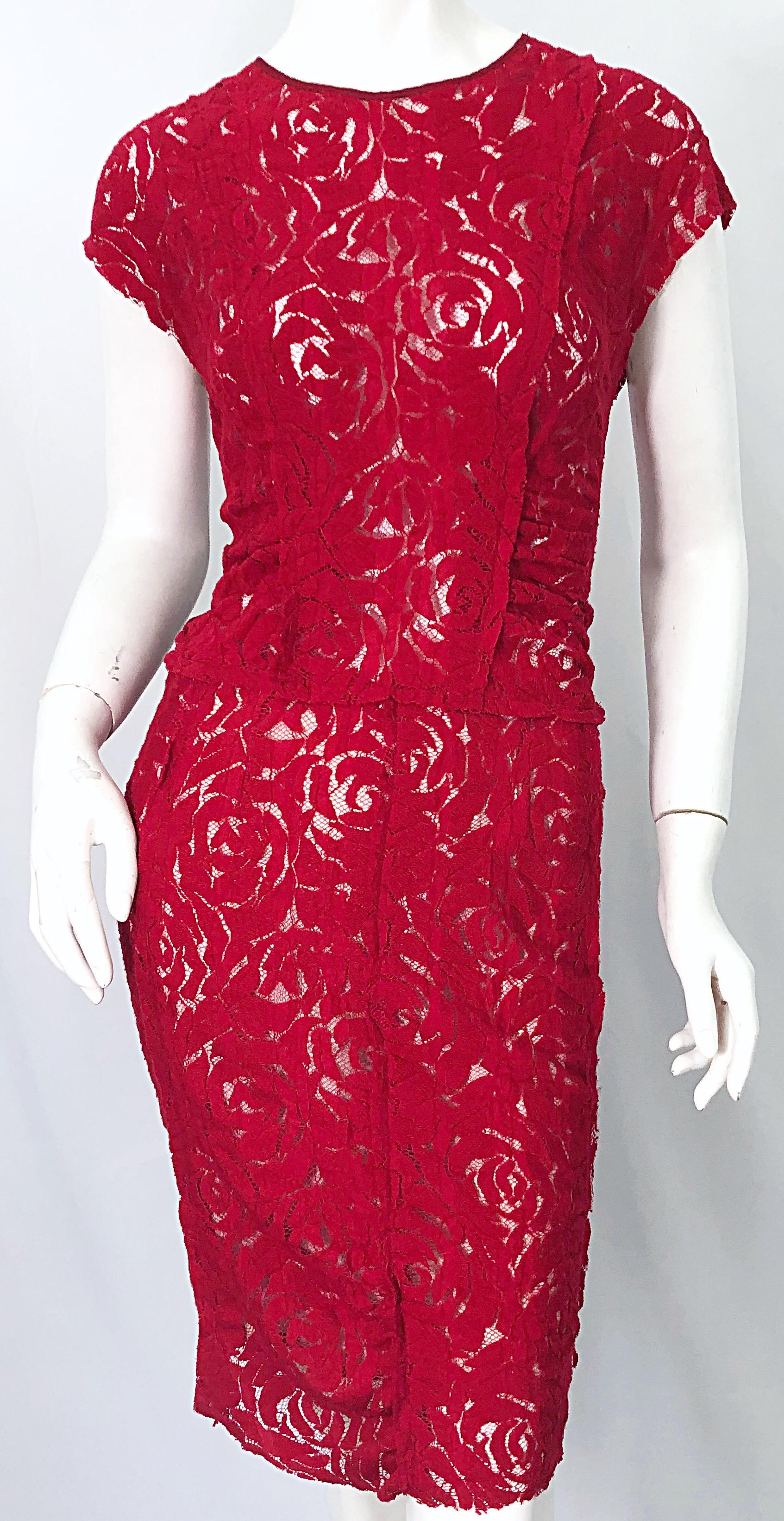Women's Nina Ricci 2000s Lipstick Red Lace Size 42 ( 8 ) Short Sleeve Vintage Dress For Sale