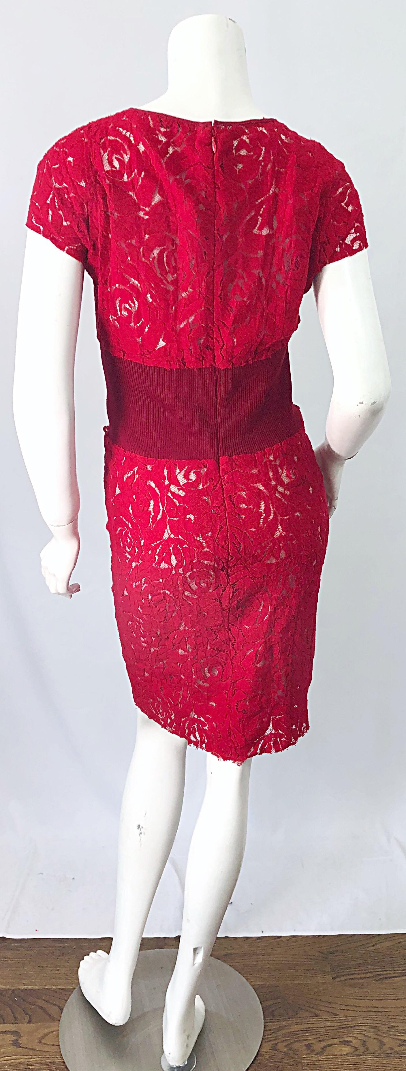 Nina Ricci 2000s Lipstick Red Lace Size 42 ( 8 ) Short Sleeve Vintage Dress For Sale 1