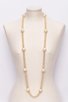 Nina Ricci Baroque Pearly Beads Necklace