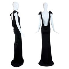 Nina Ricci, abito da sera nero senza schienale, maxi abito con schienale aperto e sottile