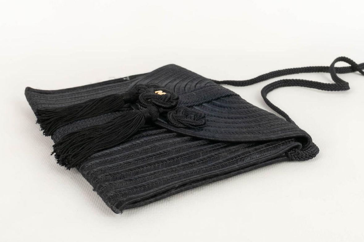 Nina Ricci Black Evening Bag In Excellent Condition For Sale In SAINT-OUEN-SUR-SEINE, FR