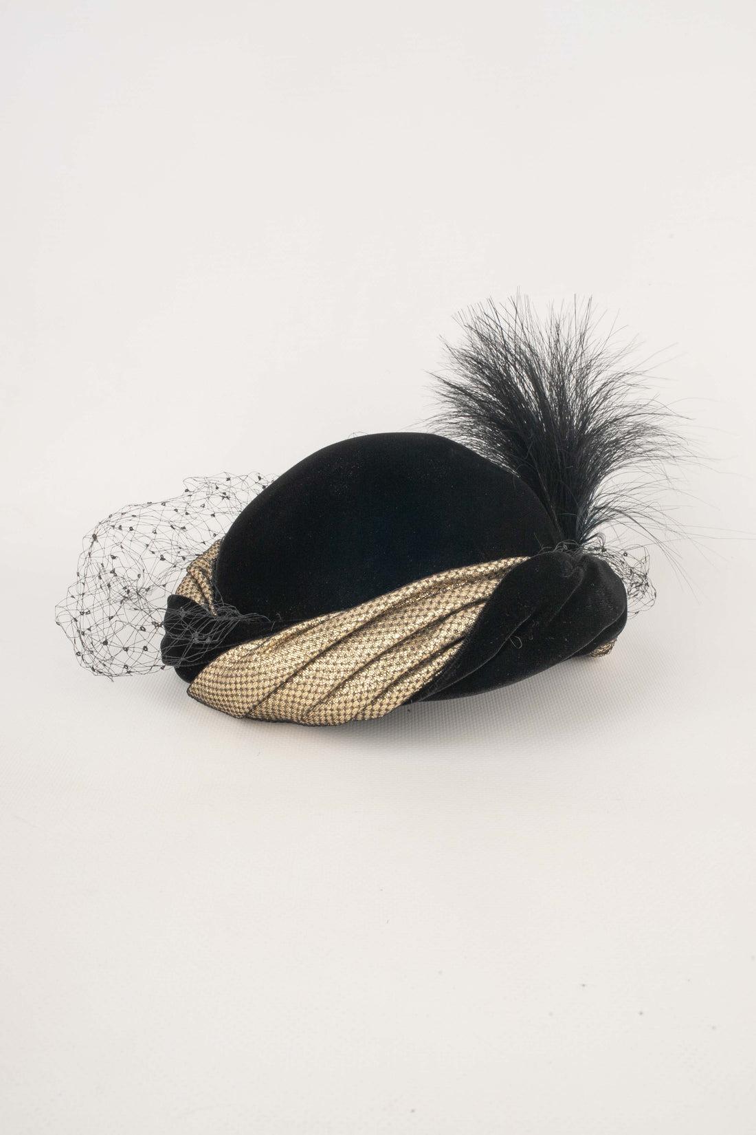 Chapeau-fascinateur en velours noir de Nina Ricci Excellent état à SAINT-OUEN-SUR-SEINE, FR