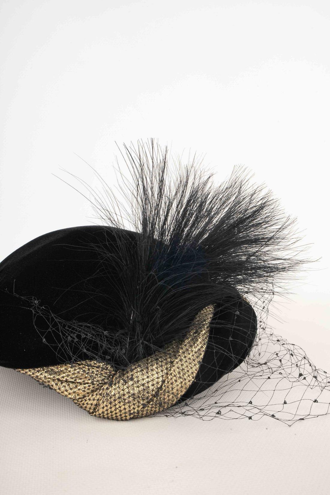 Chapeau-fascinateur en velours noir de Nina Ricci 2