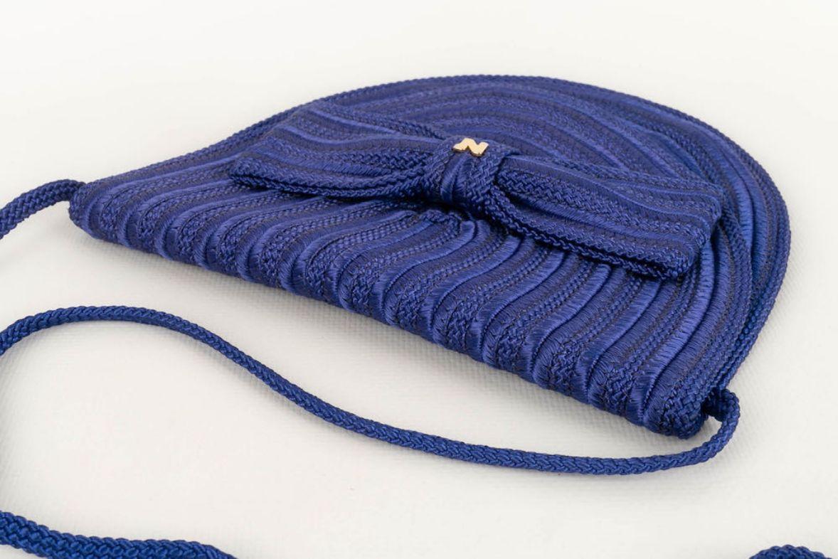 Blaue Passementerie-Tasche von Nina Ricci Damen im Angebot