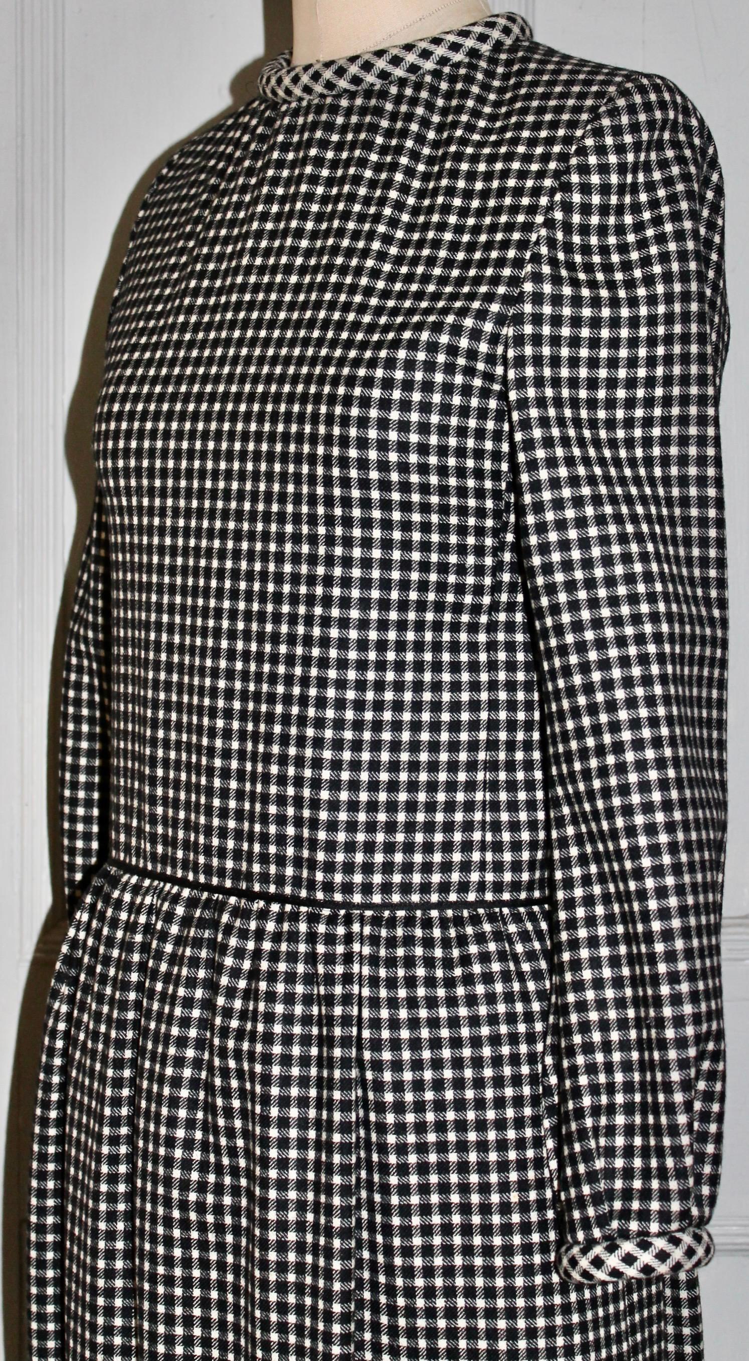 Nina Ricci 'Boutique' Paris Black and White Wool Dress In Excellent Condition For Sale In Sharon, CT