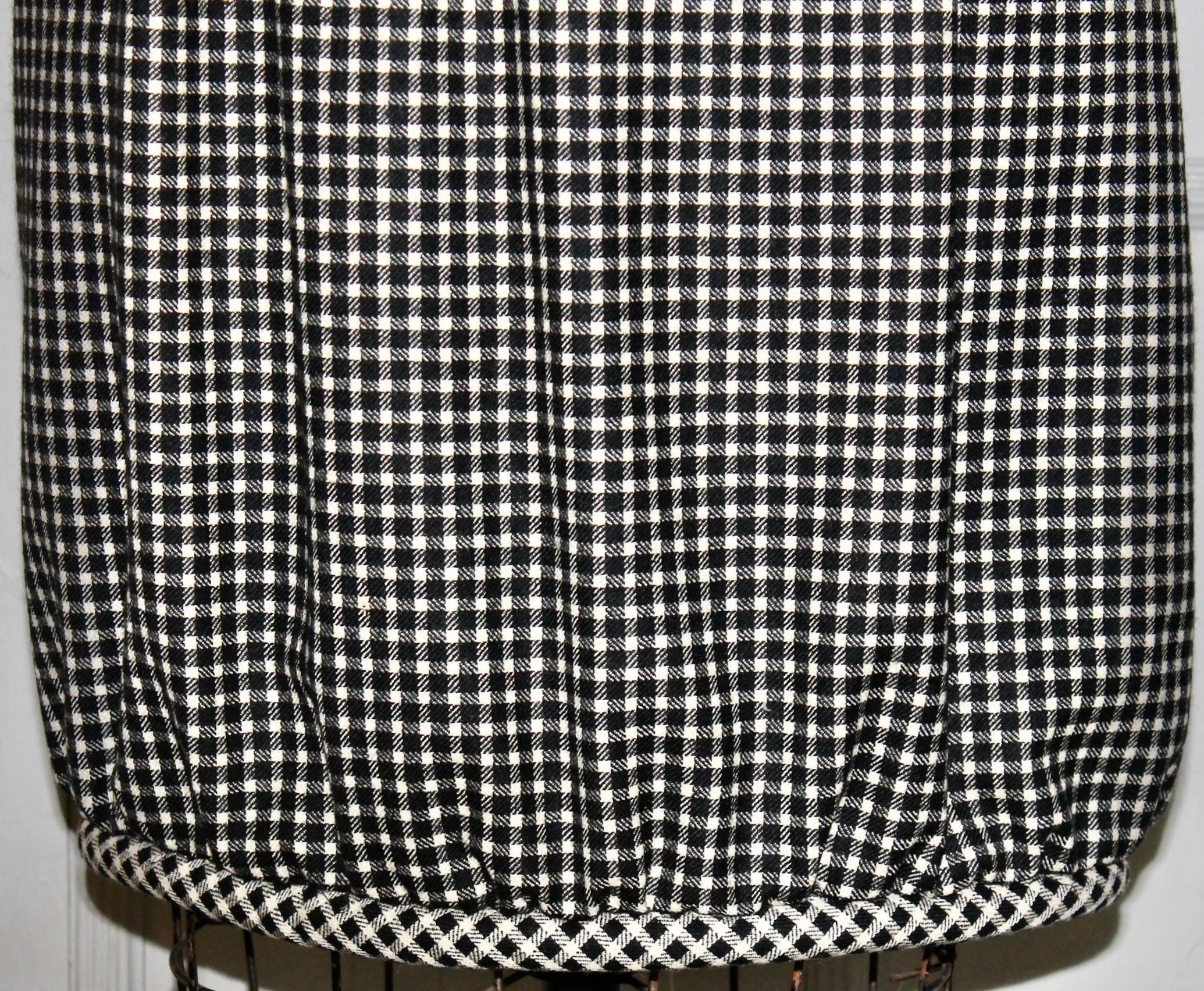 Robe en laine noire et blanche « Boutique » de Nina Ricci en vente 3