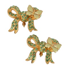 Orecchini Nina Ricci a forma di fiocco con strass verdi