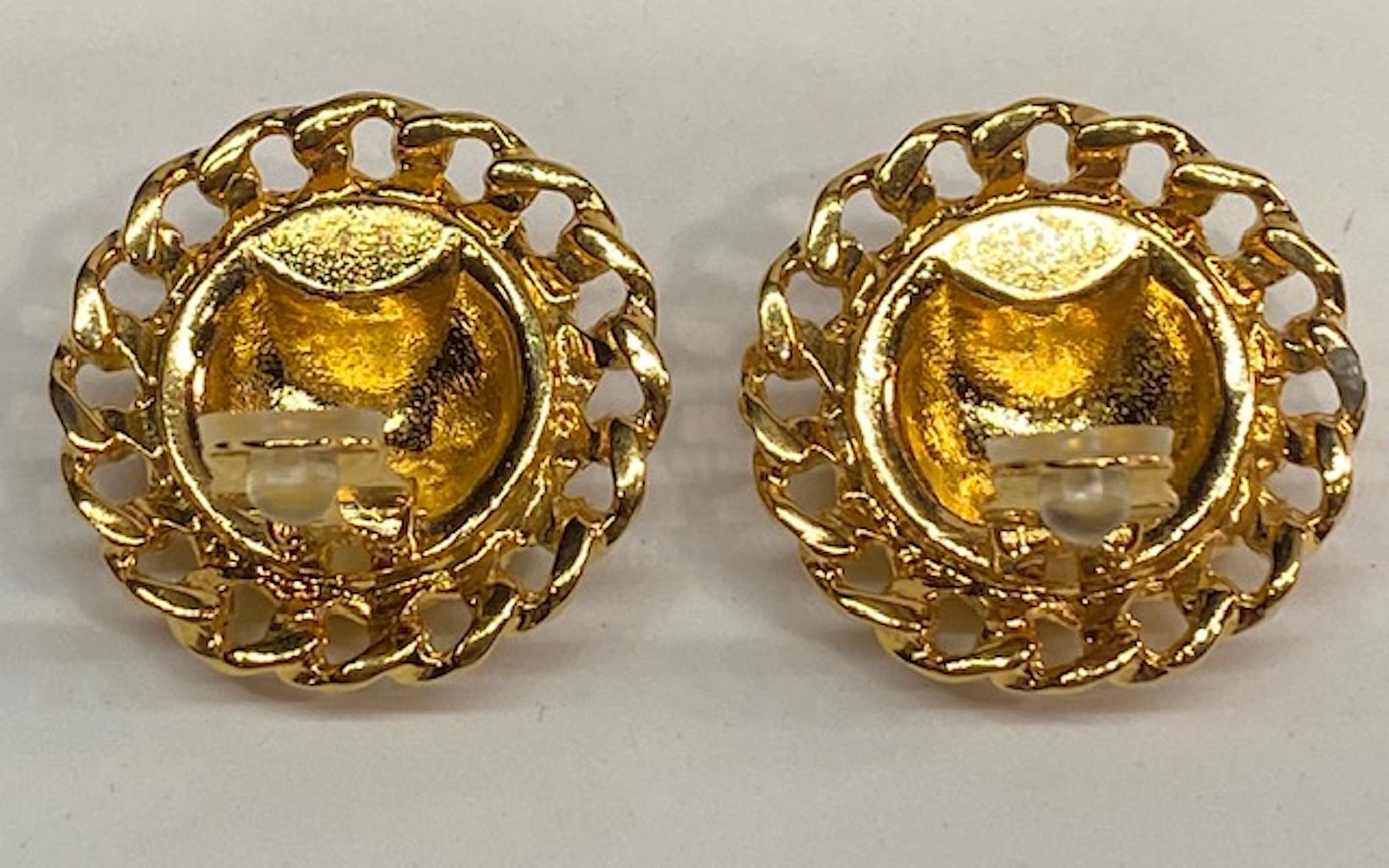 Nina Ricci Chain link 1980s Button Earrings In Excellent Condition For Sale In New York, NY