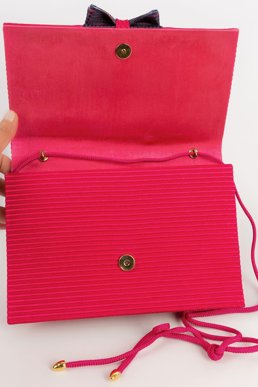 Nina Ricci clutch bag In Good Condition For Sale In SAINT-OUEN-SUR-SEINE, FR