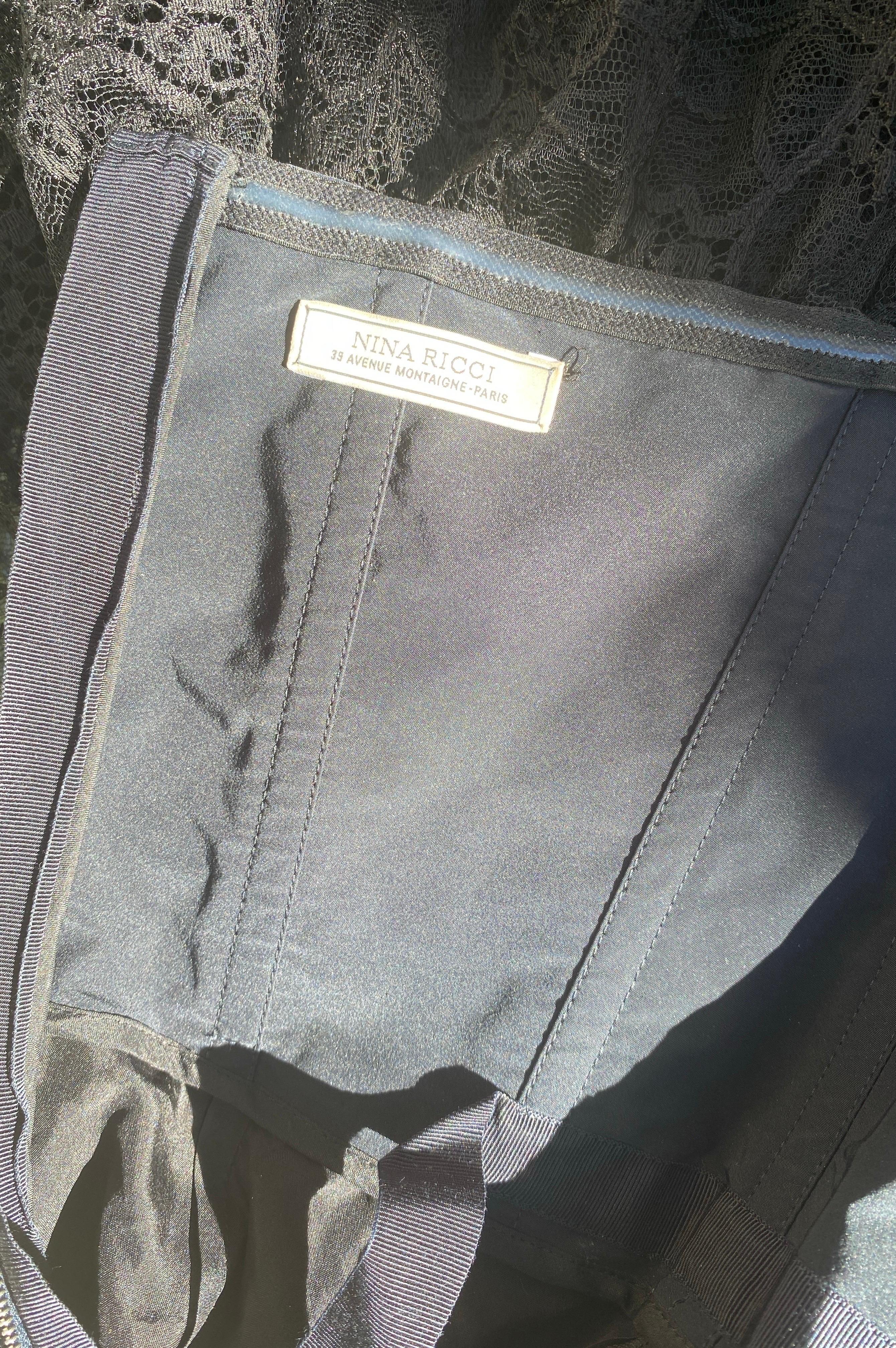 Nina Ricci Drapiert Schwarz Spitze CHIC Französisch trägerlosen Kleid w / Zug Größe EU36 US 4 im Angebot 6