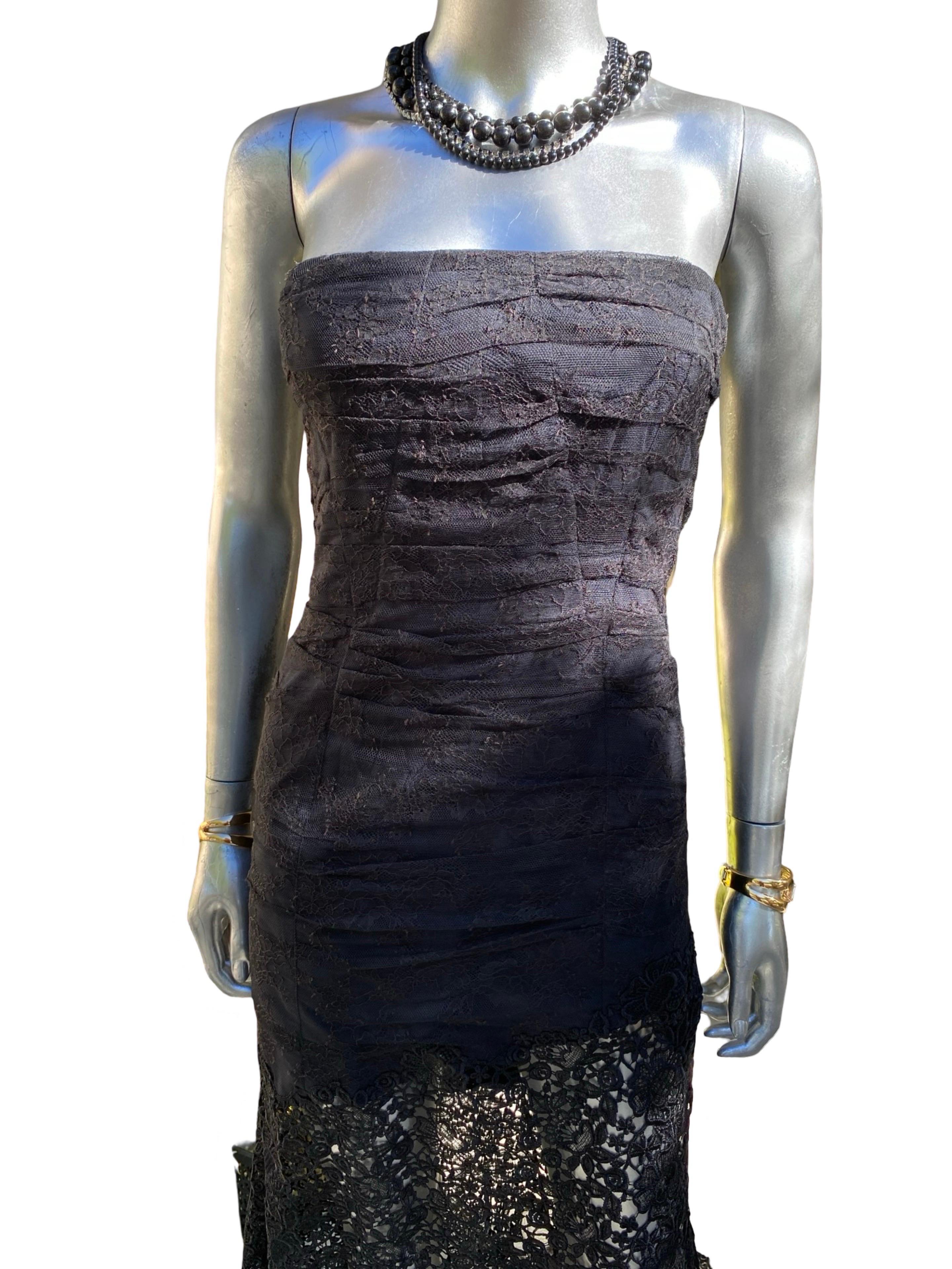 Nina Ricci Drapiert Schwarz Spitze CHIC Französisch trägerlosen Kleid w / Zug Größe EU36 US 4 im Zustand „Gut“ im Angebot in Palm Desert, CA