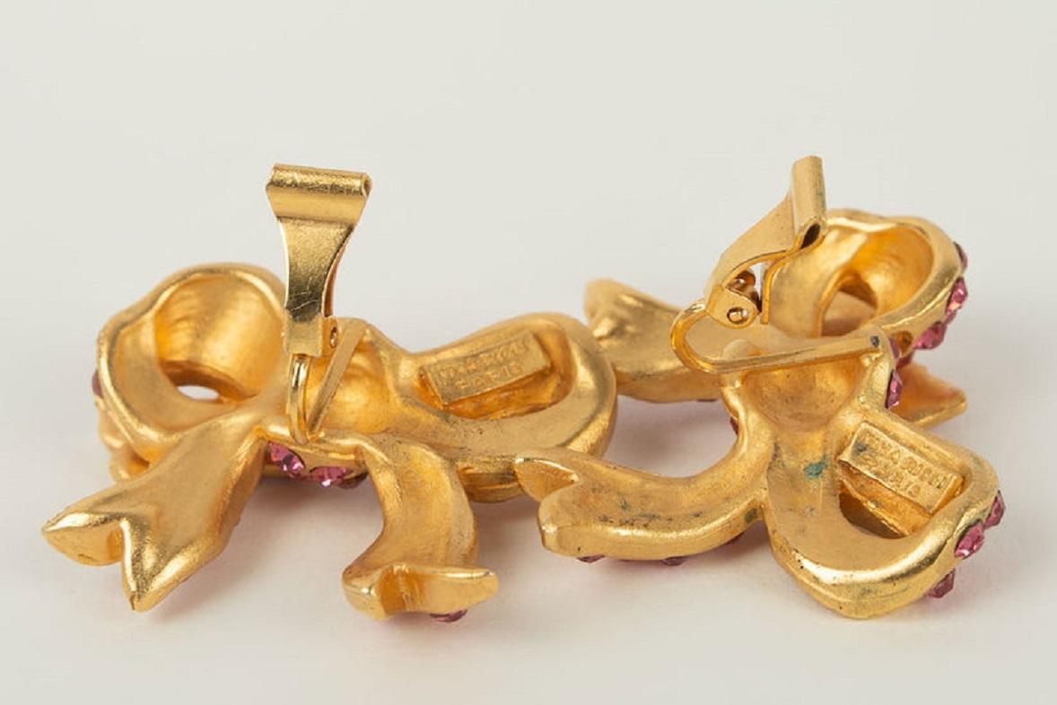Nina Ricci Earrings Featuring a Golden Metal Bow Paved with Pink Rhinestones For Sale 1