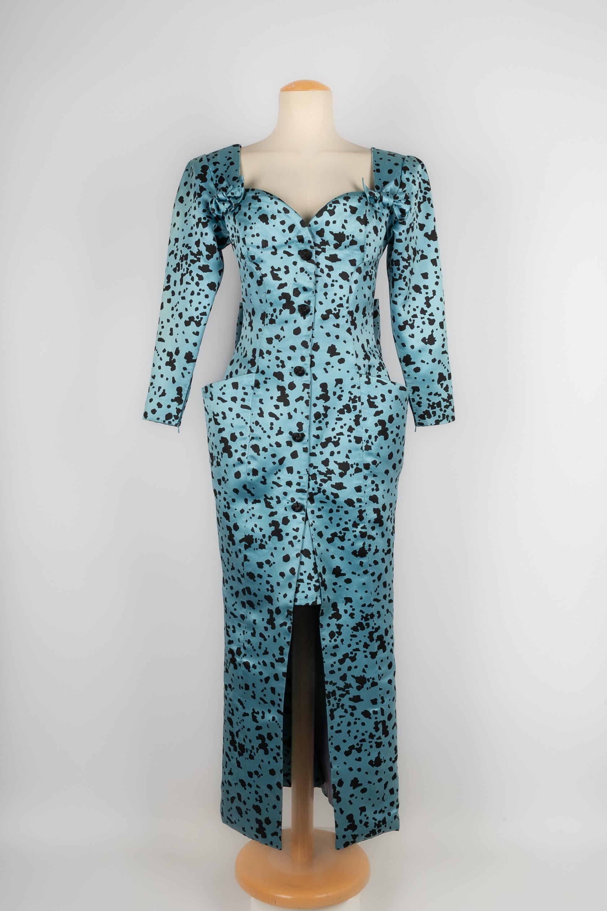 NINA RICCI - (Made in France) Long black and blue silk dress. No size nor composition label, it fits a 38FR. 1988/89 Fall-Winter Haute Couture Collection.

Condition:
Very good condition

Dimensions:
Chest: 41 cm - Waist: 38 cm - Length: 145