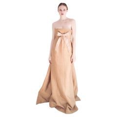 Nina Ricci, abito d'oro senza spalline con grande fiocco, look passerella Autunno 2008 #49