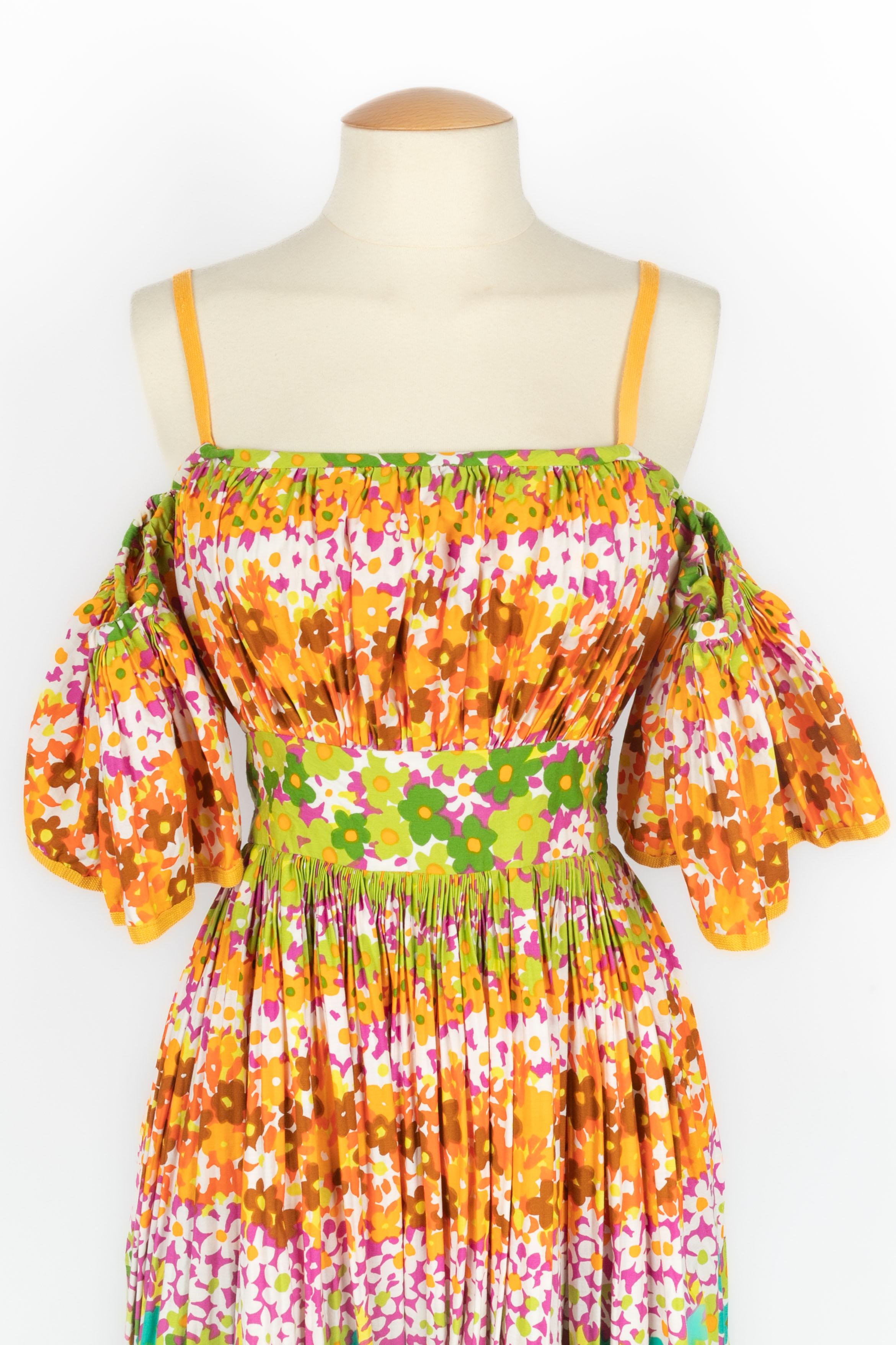 Robe à fleurs Nina Ricci en vente 2