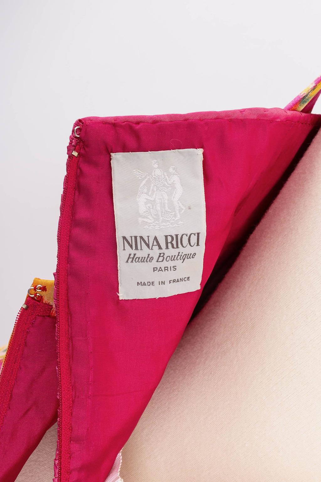 Nina Ricci: Seidenkleid mit Blumenmuster und seinem Stola im Angebot 8