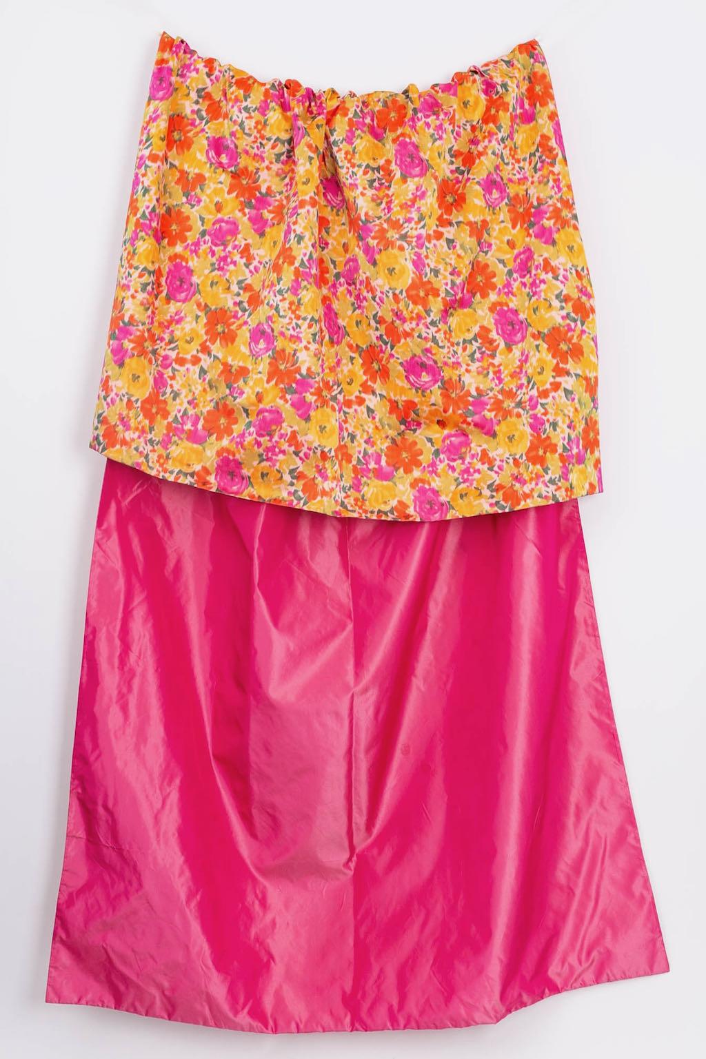 Nina Ricci: Seidenkleid mit Blumenmuster und seinem Stola im Angebot 9