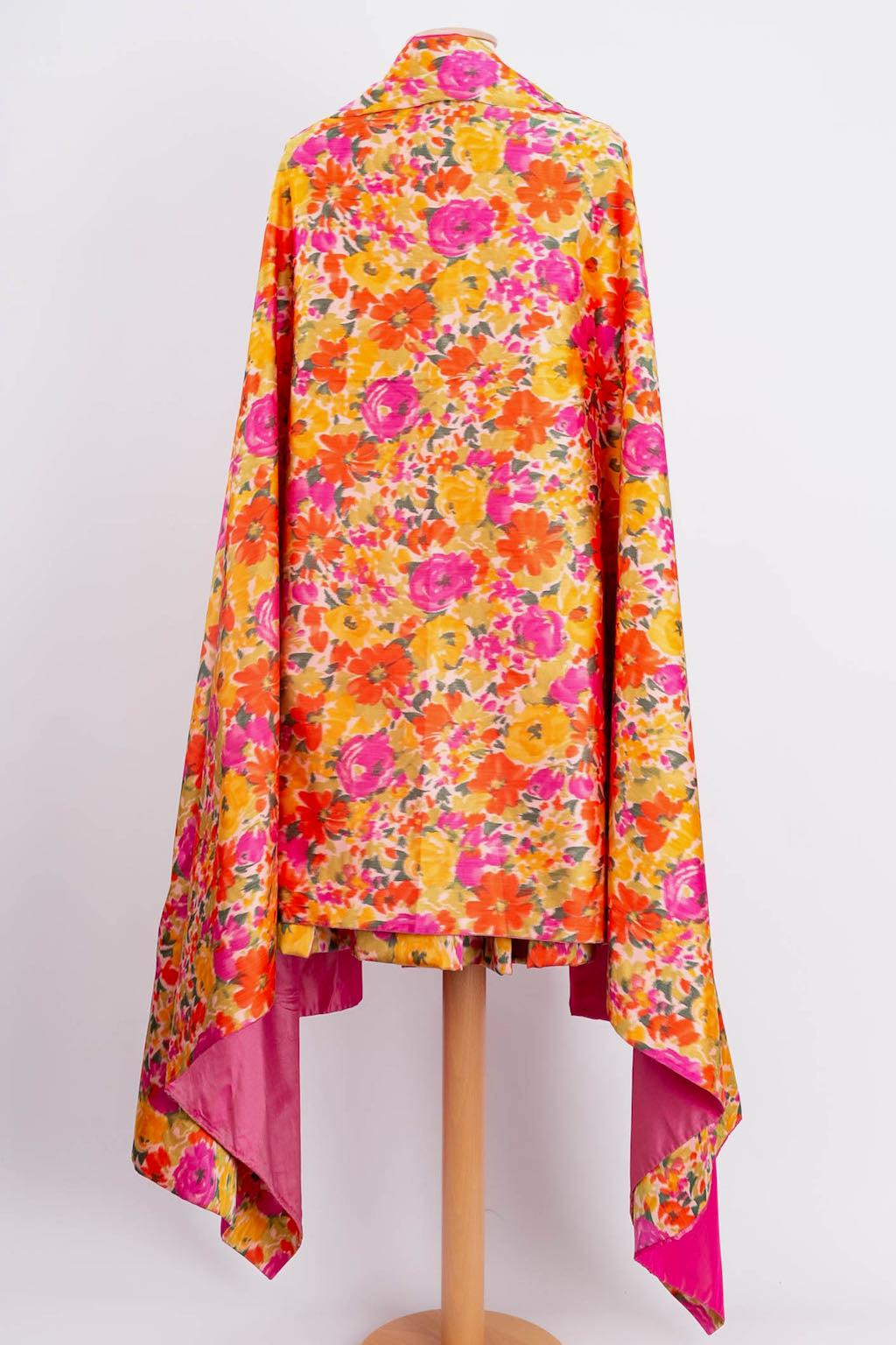 Nina Ricci: Seidenkleid mit Blumenmuster und seinem Stola (Orange) im Angebot