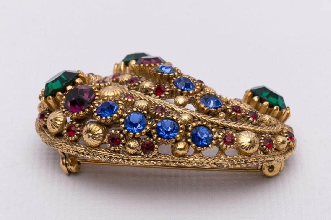 Nina Ricci Gilted Metal Brooch with Rhinestones In Excellent Condition For Sale In SAINT-OUEN-SUR-SEINE, FR