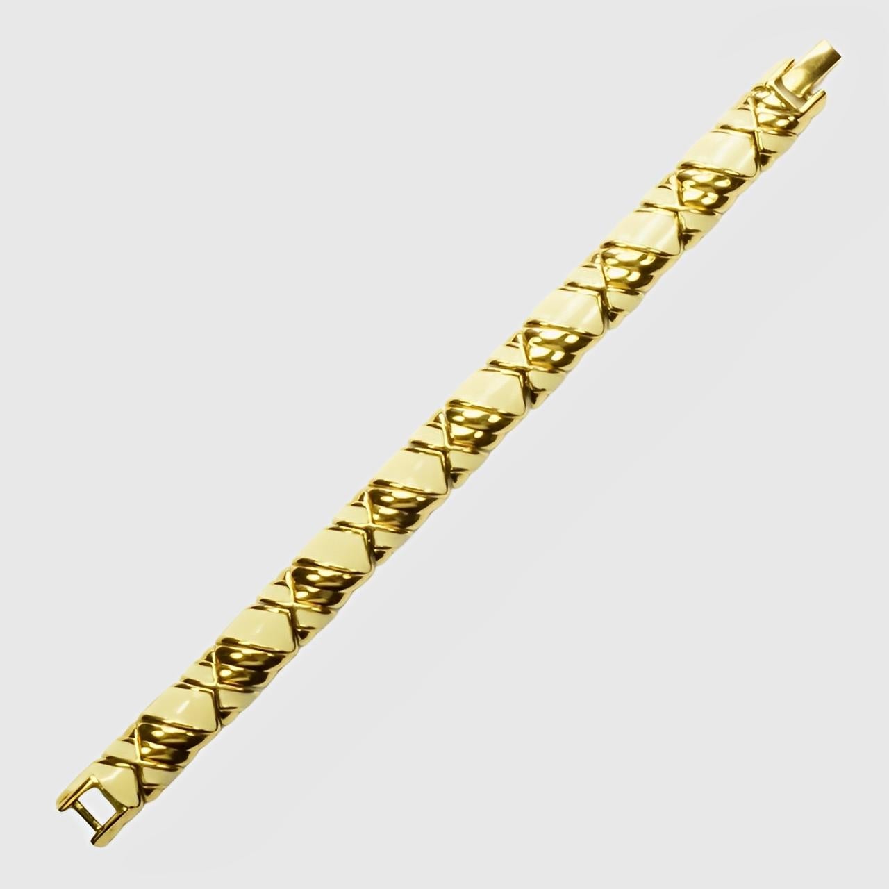 Nina Ricci Gold Plated and Cream Enamel Link Bracelet In Good Condition For Sale In London, GB