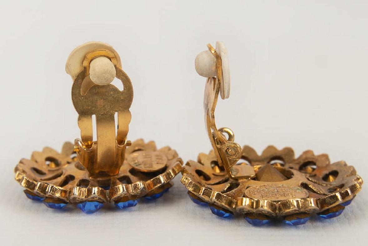 Nina Ricci Golden Metal and Rhinestone Clip Earrings For Sale 1