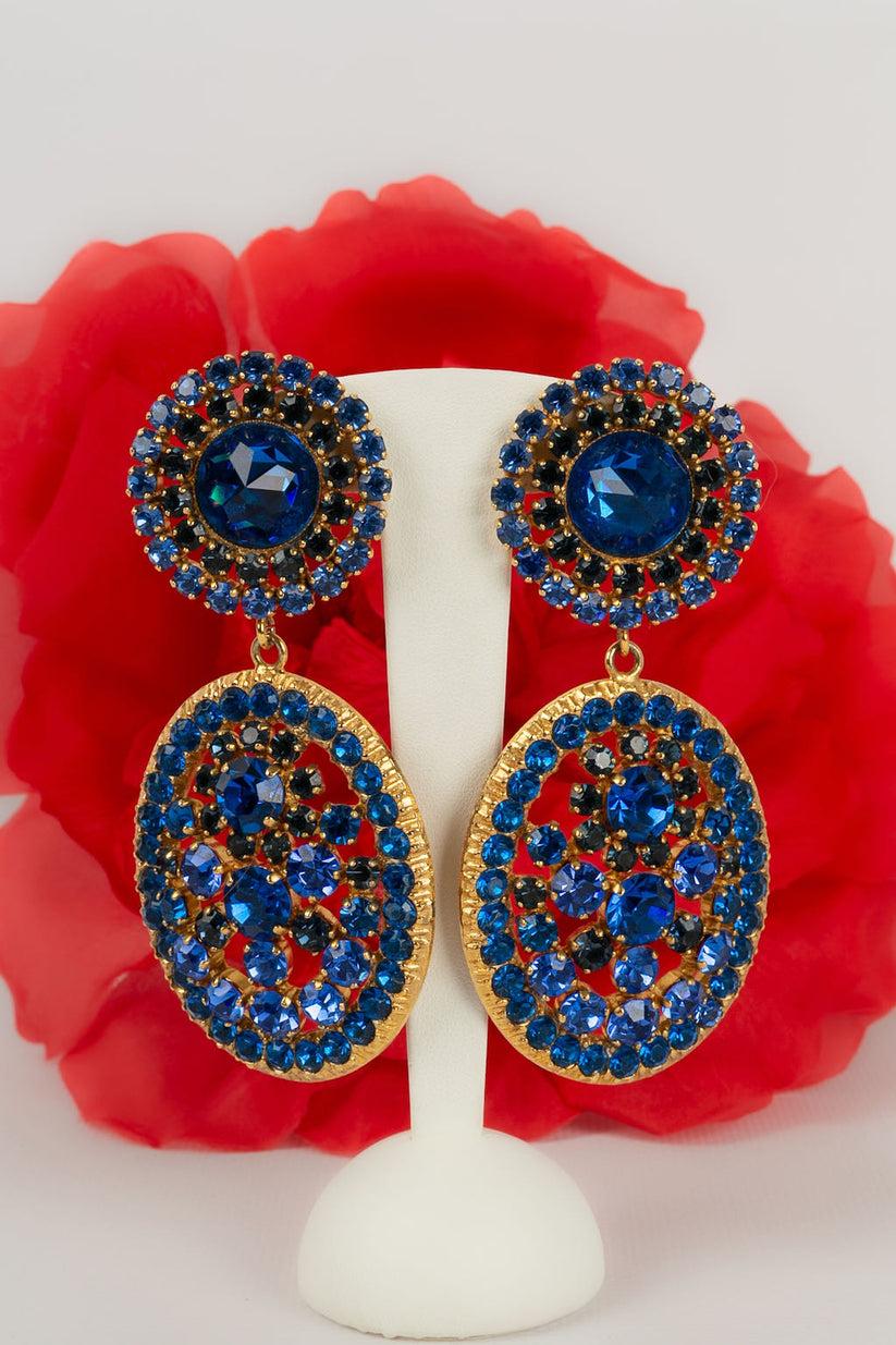 Nina Ricci Golden Metal Earrings For Sale 2