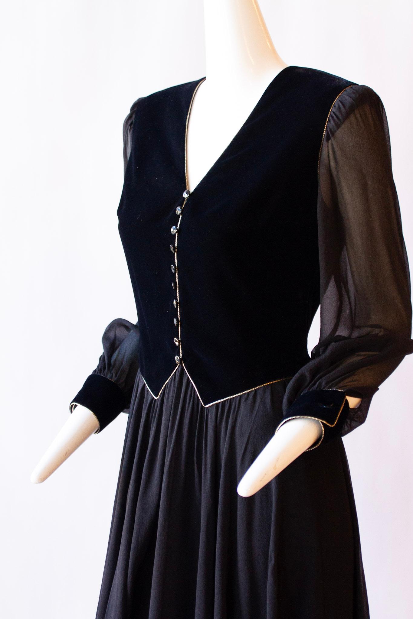 NINA RICCI Haute Boutique Paris Black Dress, Circa 1990s In Excellent Condition For Sale In Kingston, NY