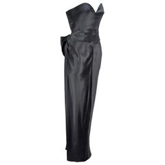 Nina Ricci 1990 Abito da sera in raso nero con scollo a cuore