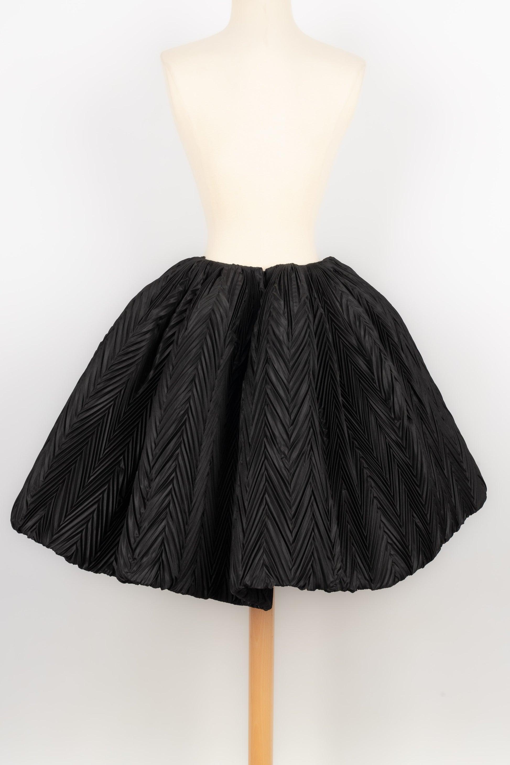 Nina Ricci Haute Couture Circle Skirt Covered with Black Taffeta In Excellent Condition For Sale In SAINT-OUEN-SUR-SEINE, FR