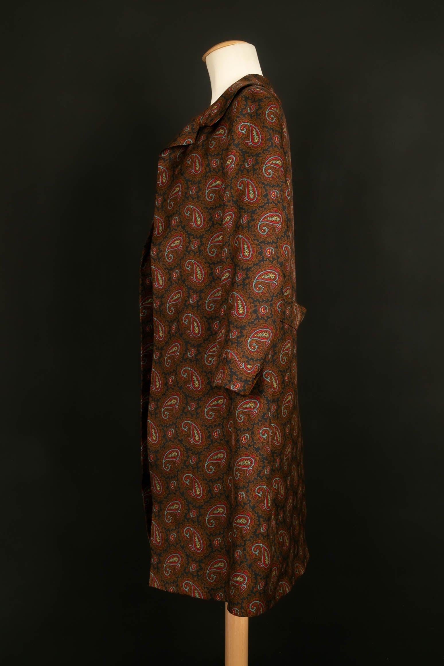 Nina Ricci - Haute Couture Set bestehend aus einem Kleid, einem Gürtel und einer bedruckten Seidenjacke. Keine Zusammensetzung Label vorhanden und Größe angegeben, es entspricht einem 36FR.

Zusätzliche Informationen:
Zustand: Sehr guter