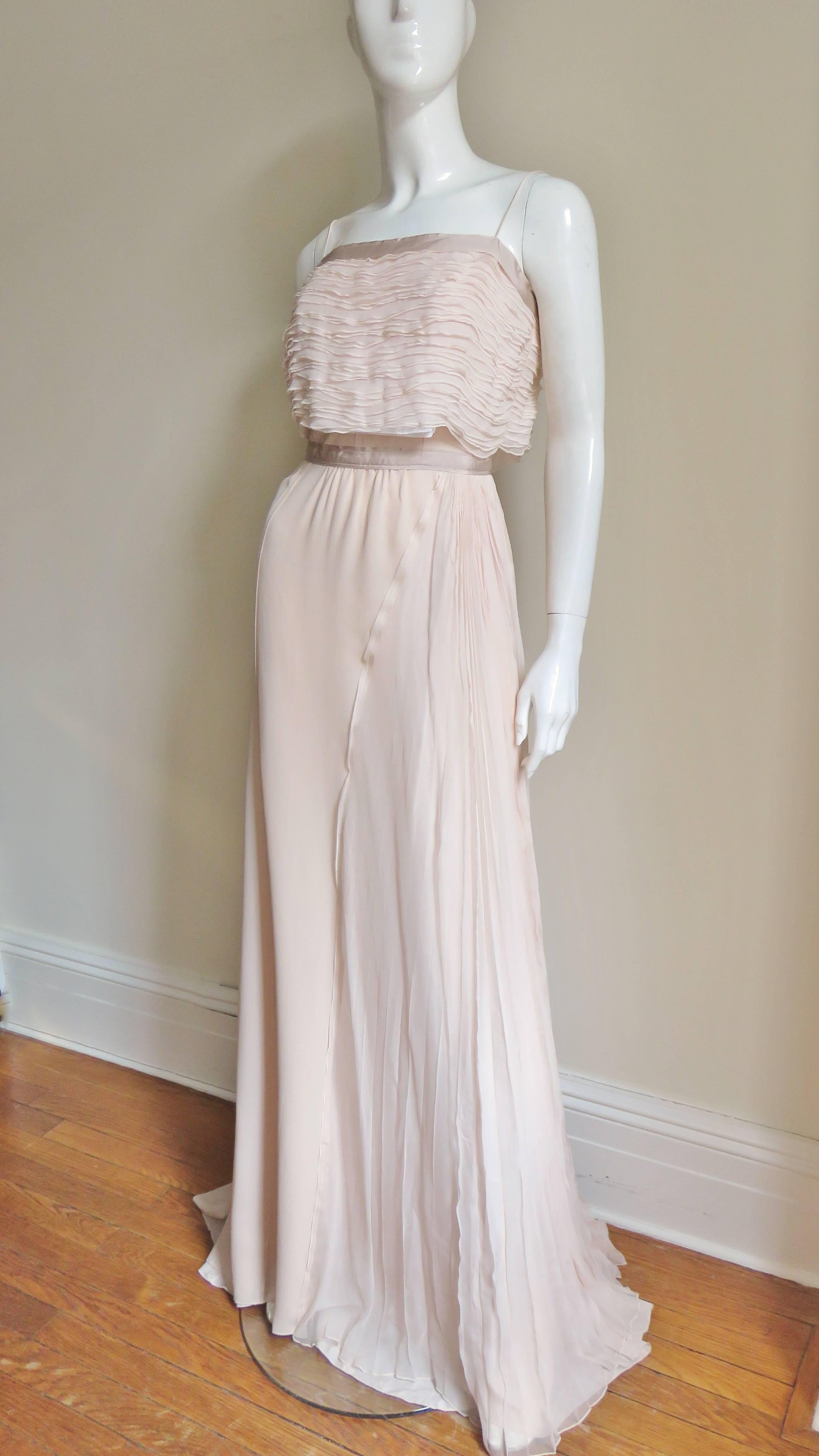 Nina Ricci New Pink Silk Detailed Gown In Good Condition In Water Mill, NY