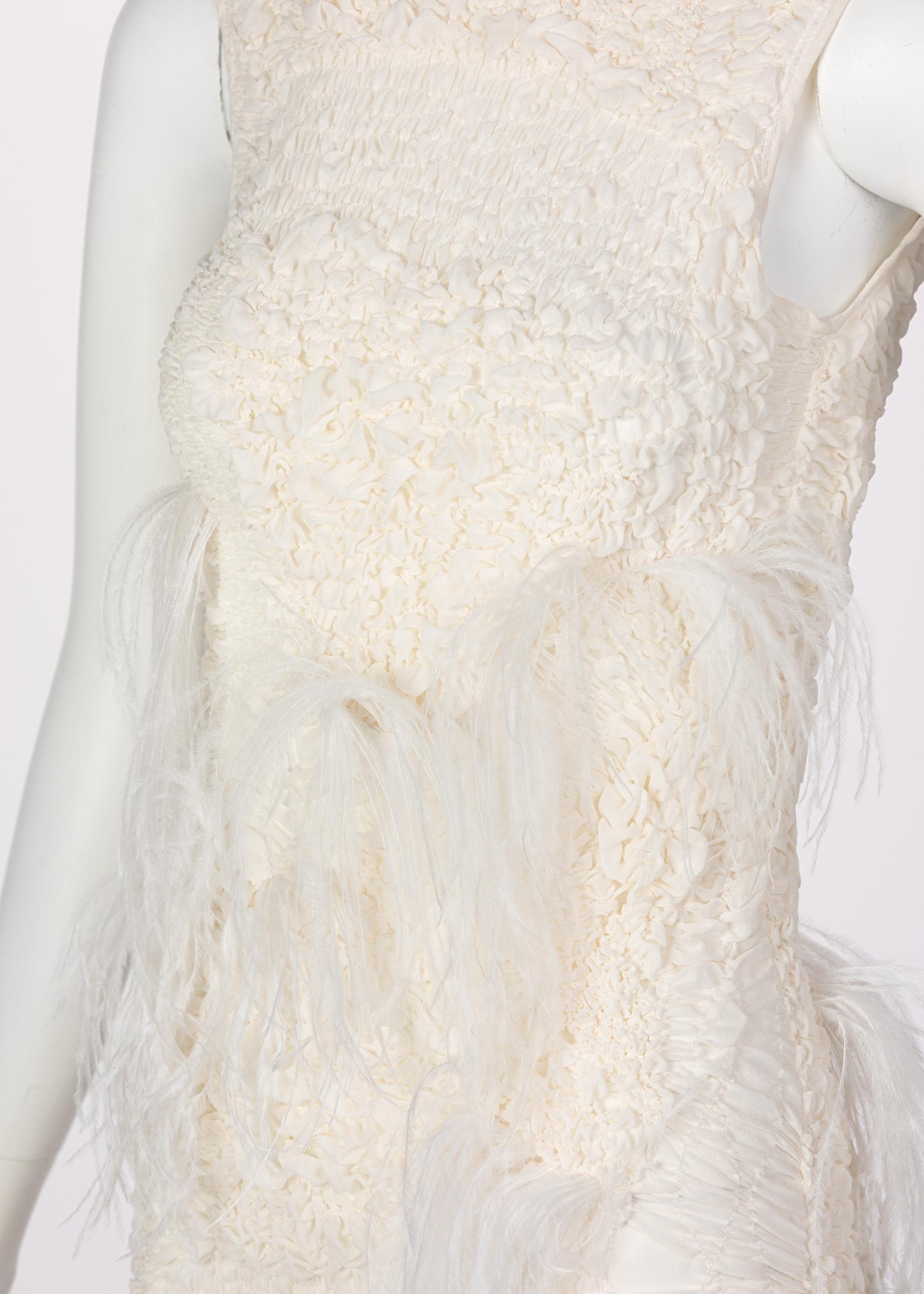 Elfenbeinfarbenes, mit Federn verziertes Seidenkleid von Nina Ricci, Frühjahr 2016 im Angebot 3
