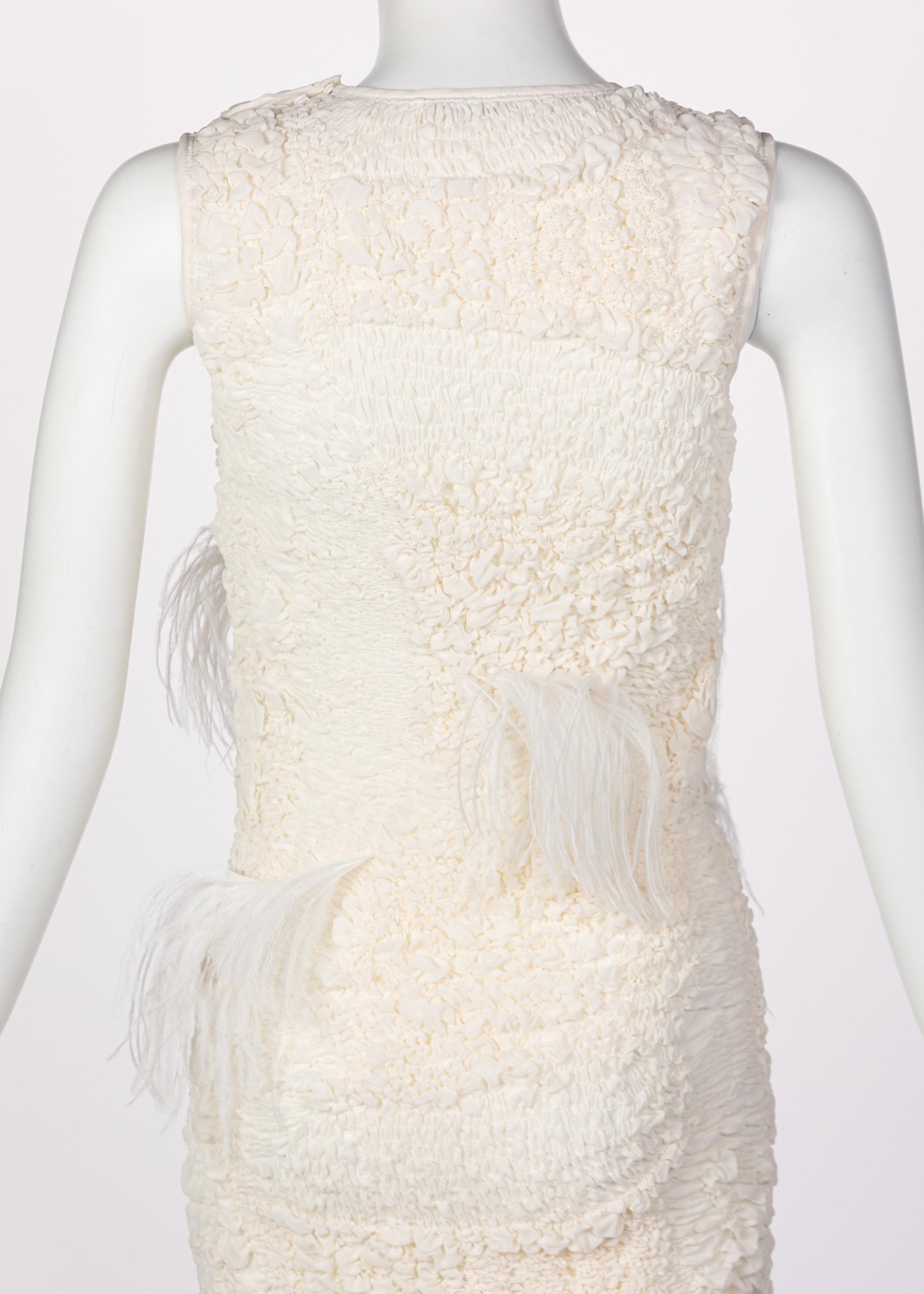 Elfenbeinfarbenes, mit Federn verziertes Seidenkleid von Nina Ricci, Frühjahr 2016 im Angebot 4