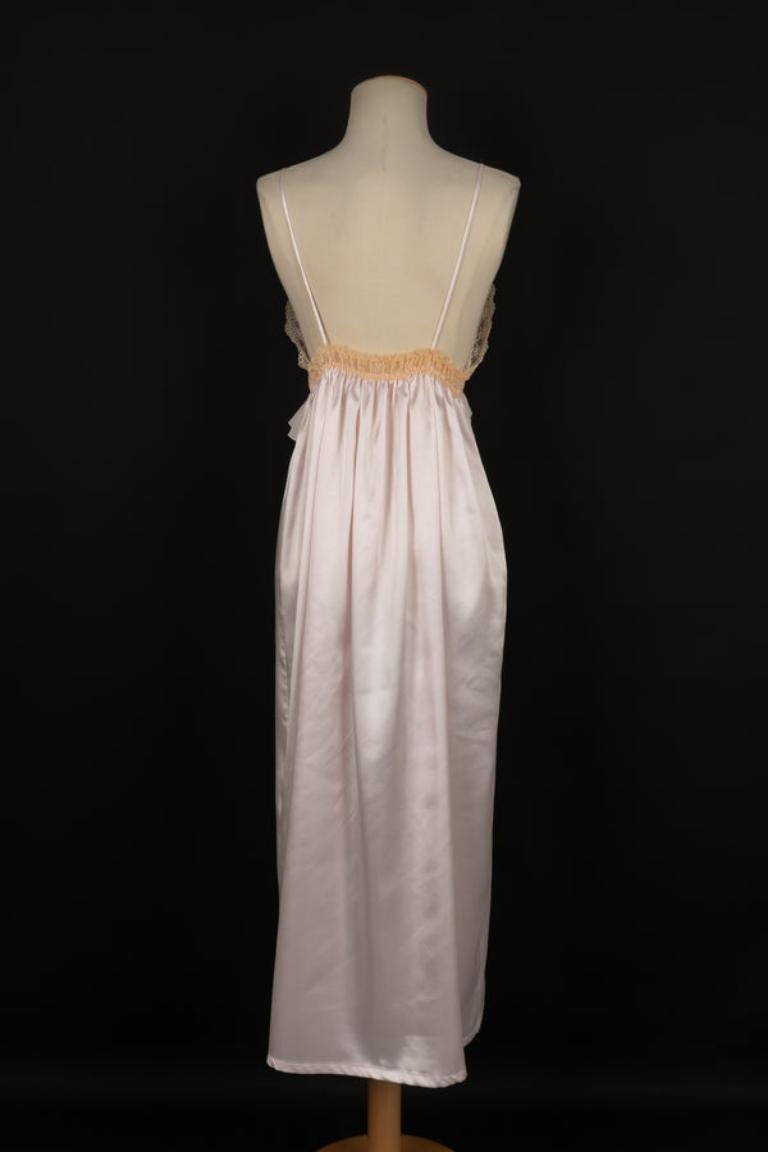 Nina Ricci Lace and Satin Négligé Dress In Excellent Condition For Sale In SAINT-OUEN-SUR-SEINE, FR