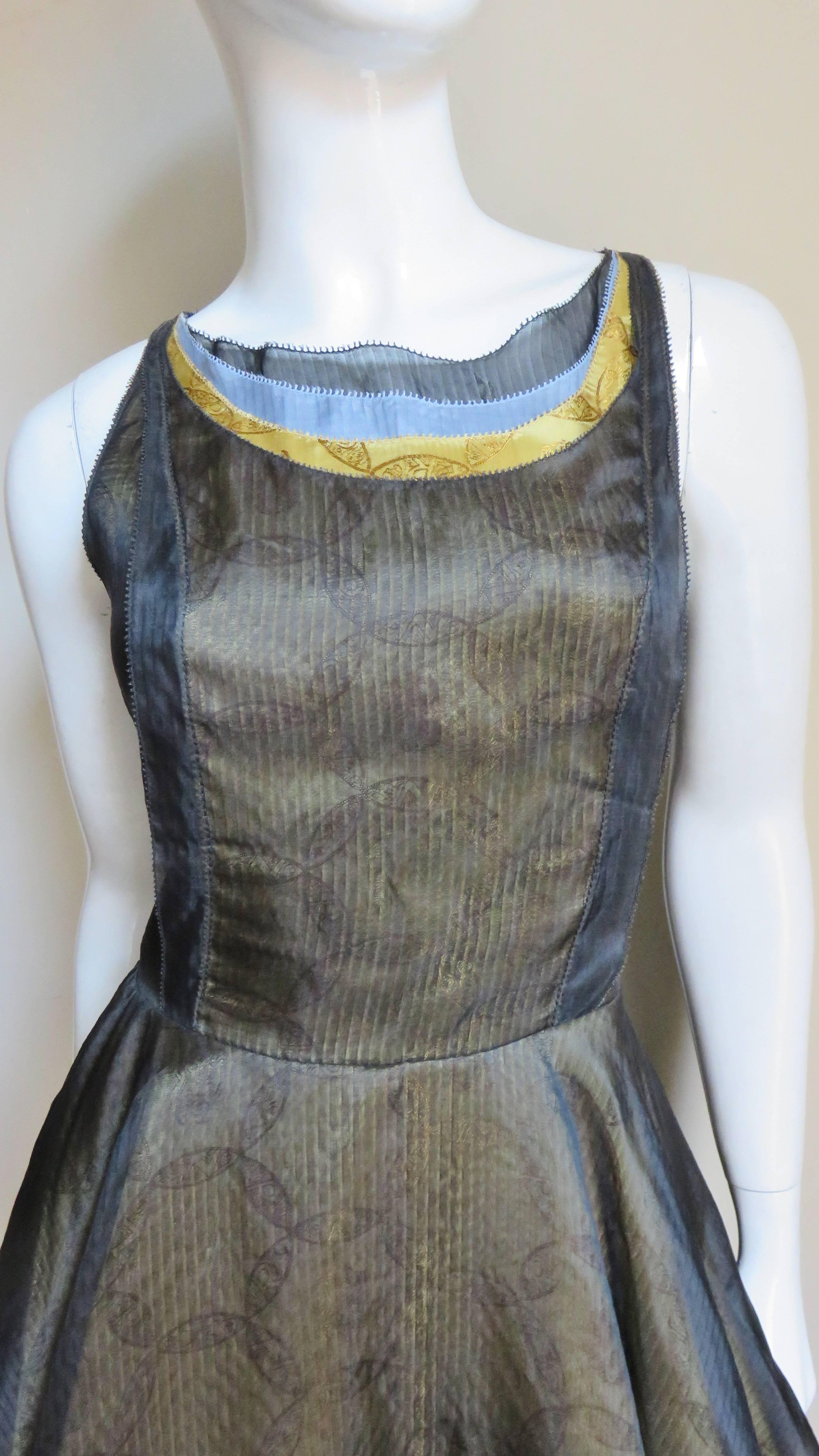 Lagenfarbenes Seidenkleid mit Farbblockmuster von Nina Ricci im Zustand „Hervorragend“ in Water Mill, NY