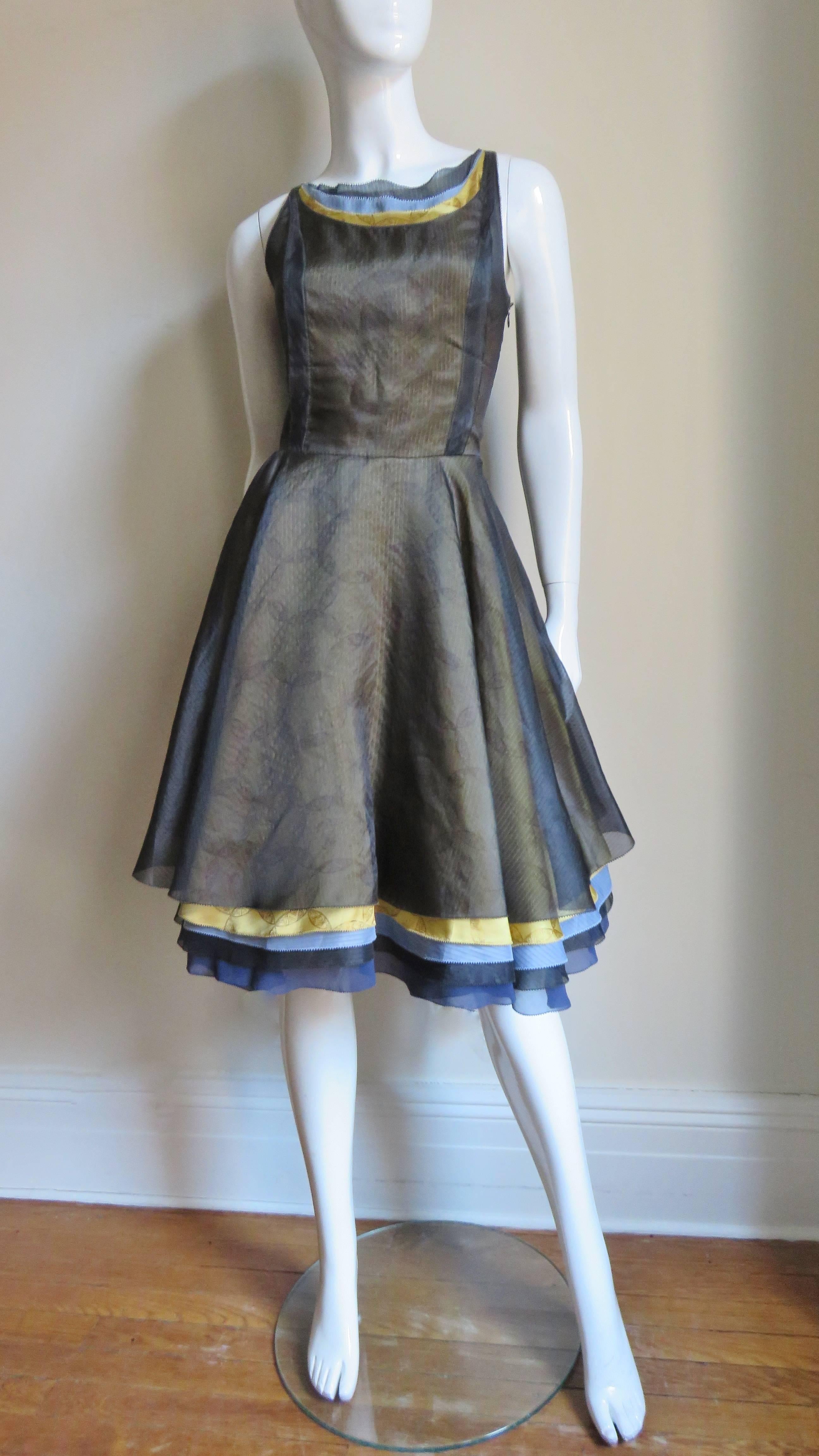 Lagenfarbenes Seidenkleid mit Farbblockmuster von Nina Ricci 4