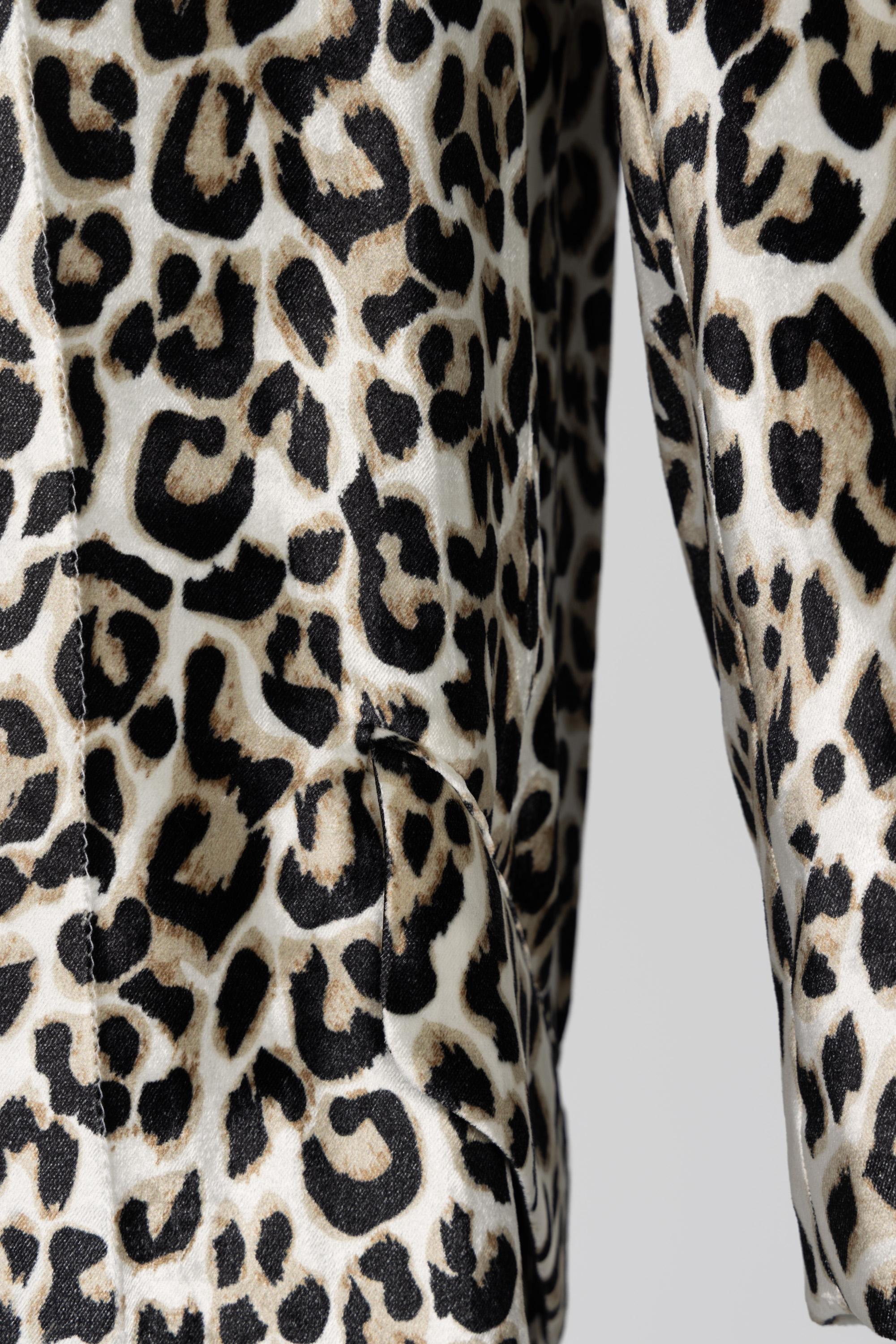 Nina Ricci Cappotto in velluto di seta con stampa leopardo P/E 2017 in vendita 3