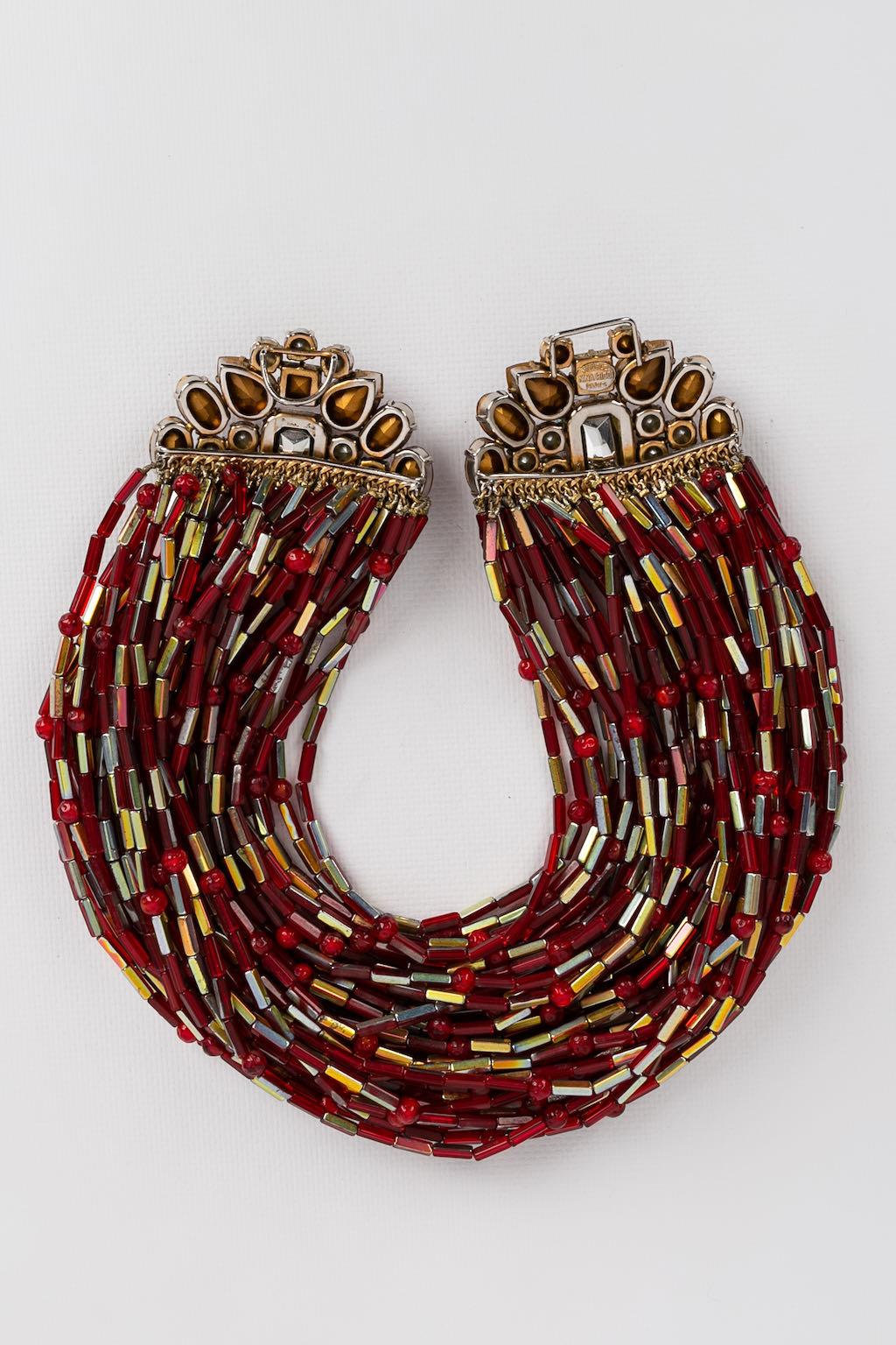 Nina Ricci Halskette mit roten Tubularperlen und Schmuckverschluss im Angebot 1