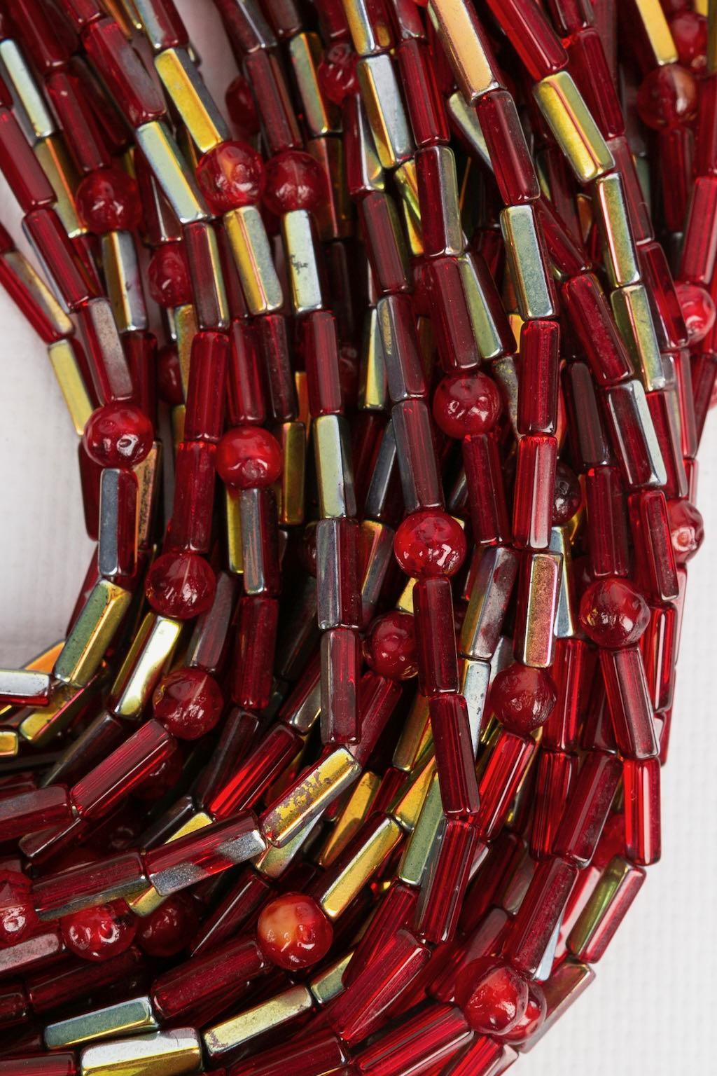 Nina Ricci Halskette mit roten Tubularperlen und Schmuckverschluss im Angebot 2