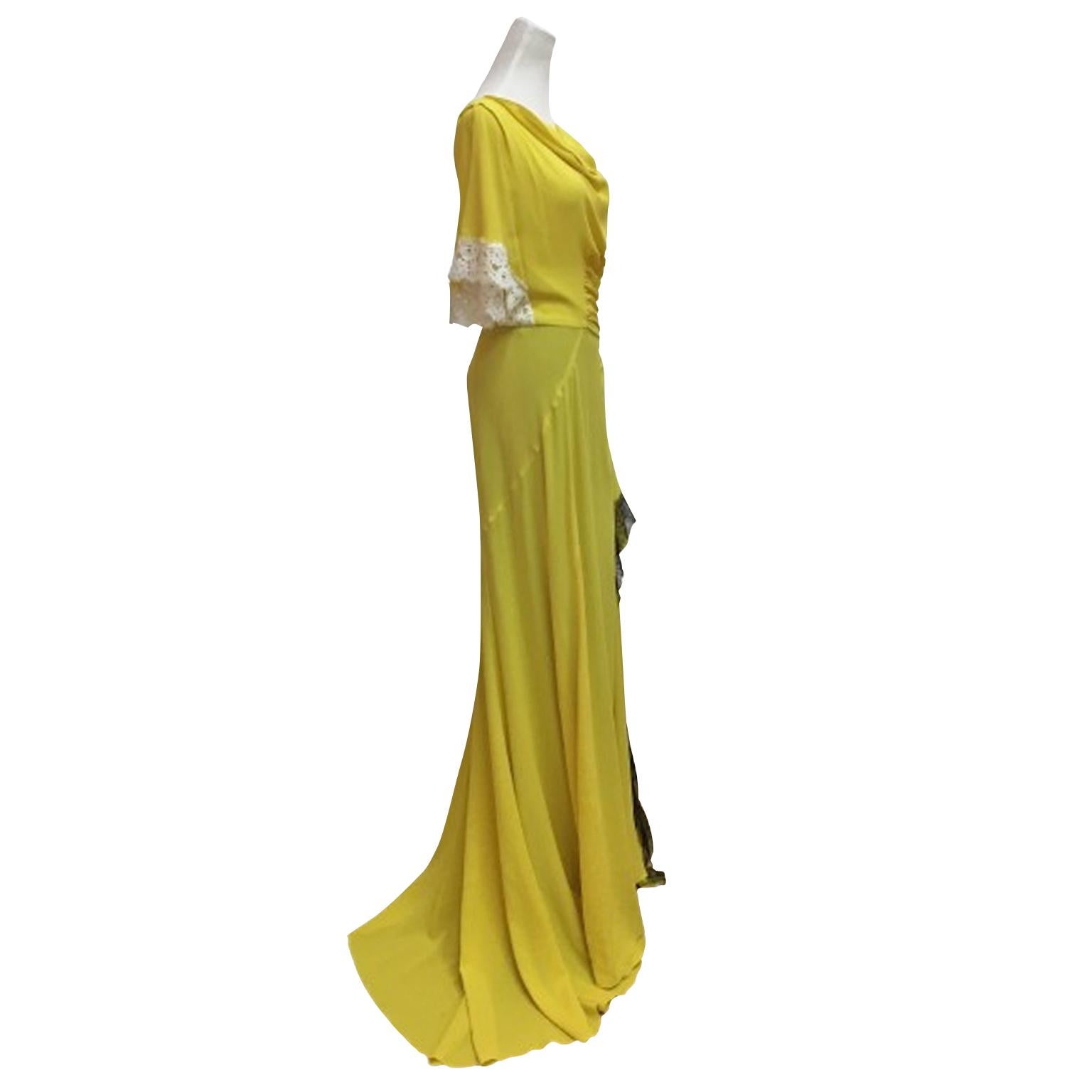 Nina Ricci Olivier Theyskens Sample Dress Gown Yellow Black Lace circa 2010 In Good Condition For Sale In Berlin, DE