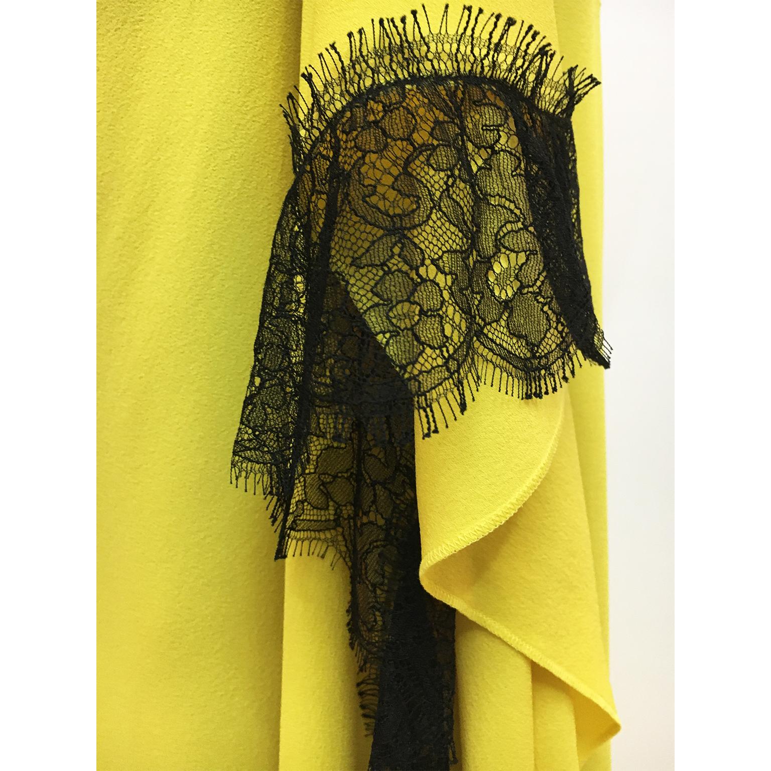 Nina Ricci Olivier Theyskens Sample Dress Gown Yellow Black Lace circa 2010 For Sale 3