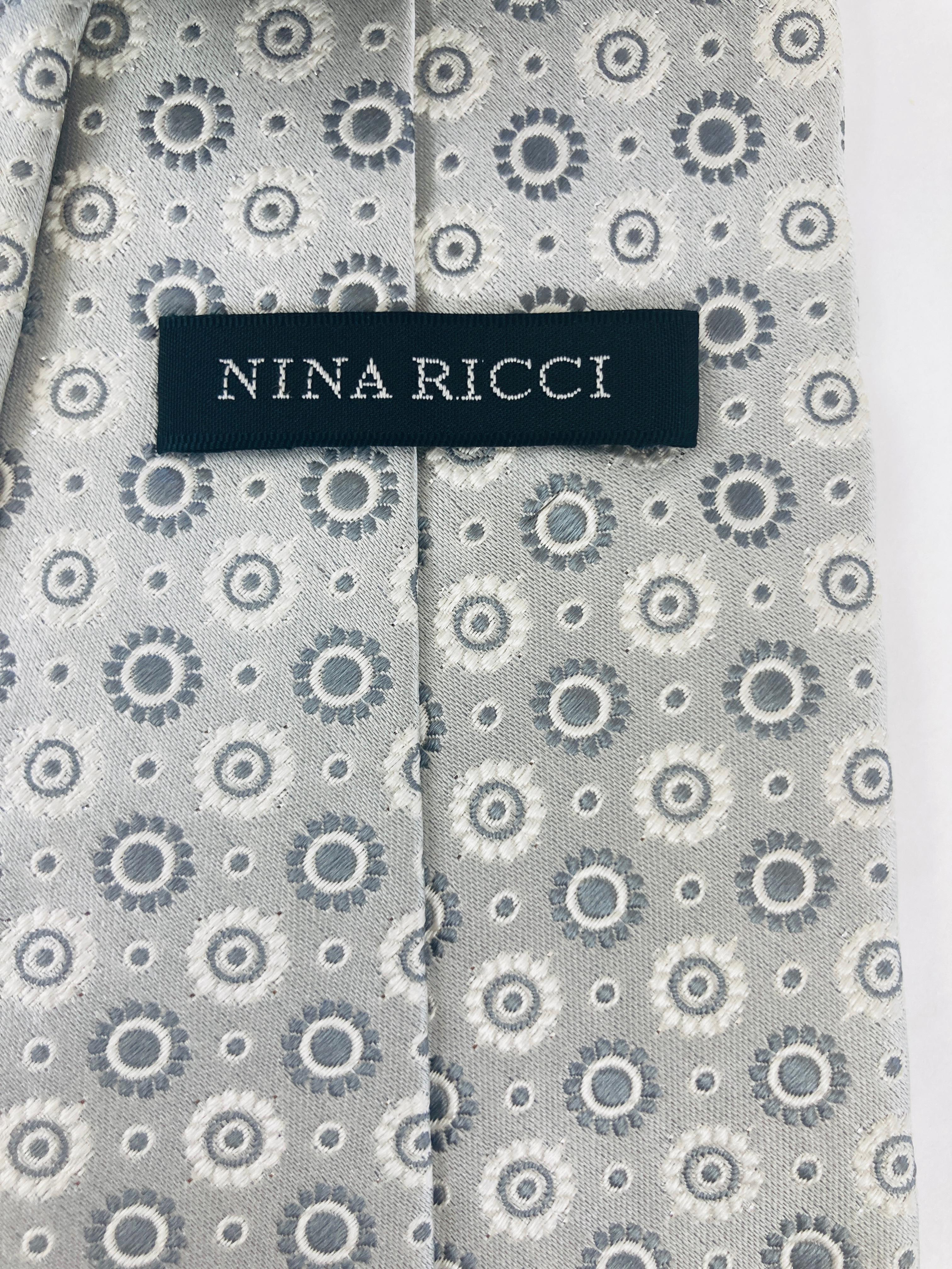 Nina Ricci Paris Frankreich Medaillons Seidenkleid Krawatte Luxus im Zustand „Gut“ im Angebot in North Hollywood, CA