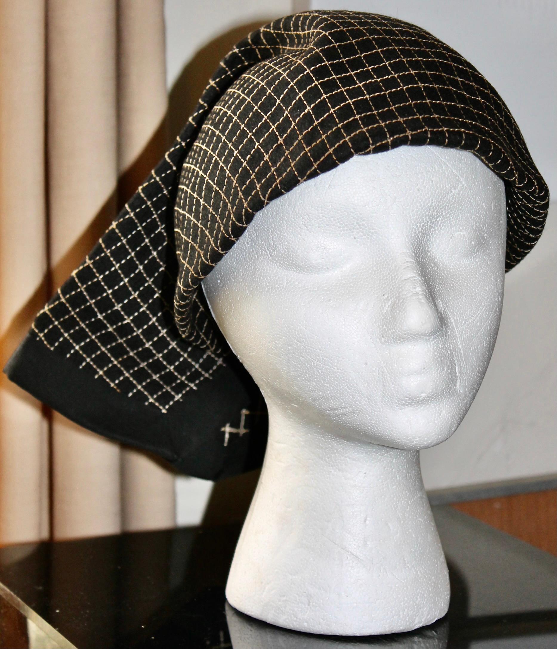 Nina Ricci Paris Hat In Excellent Condition For Sale In Sharon, CT