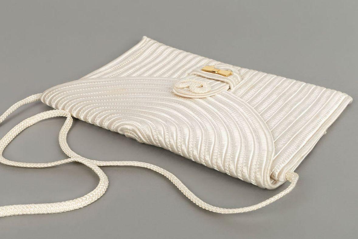 Passementerie Pouch Clutch Bag von Nina Ricci (Beige) im Angebot