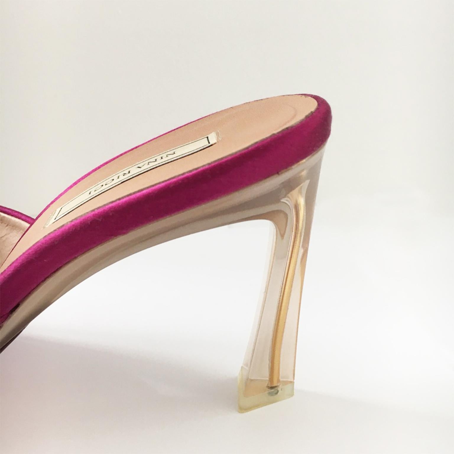 Donna Nina Ricci Rosa Magenta Satin Clear Gold Heel Mule Pumps NUOVO in vendita